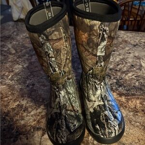 Brand New Bogs Youth Camouflage  Boots